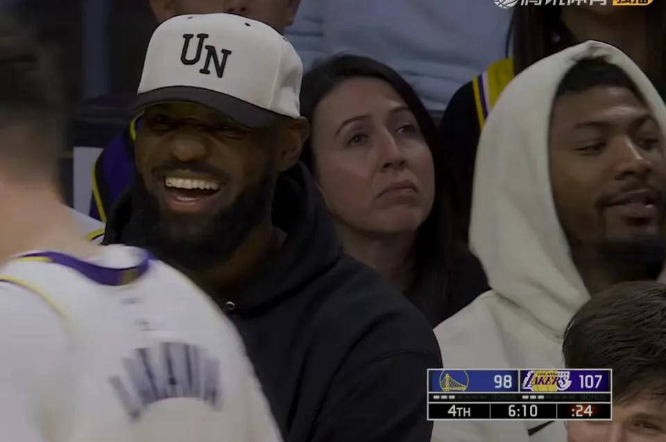 尽管詹姆斯, 翘二郎腿可 尽管詹姆斯, 翘二郎腿可